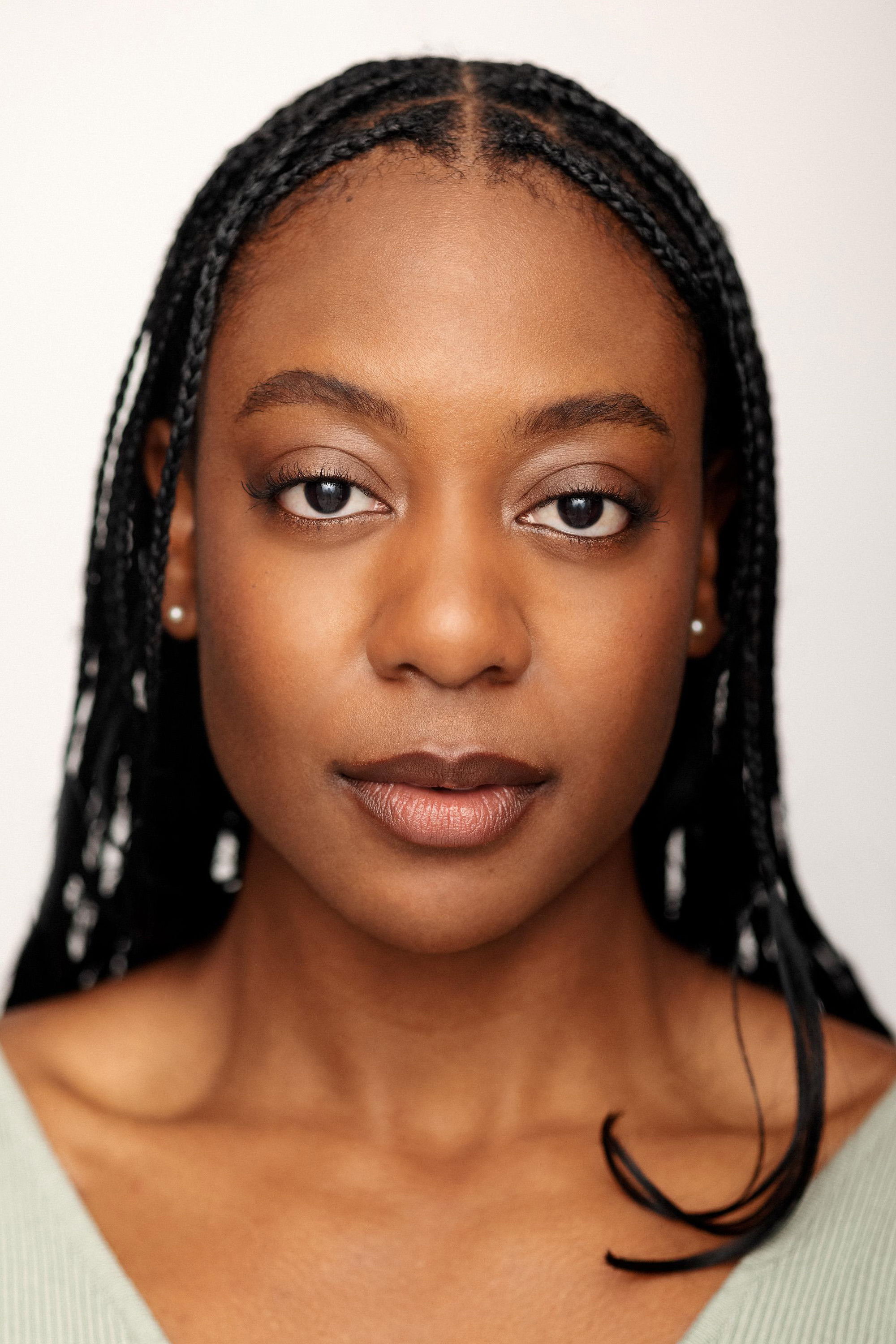 Mia del Giudice backdrop