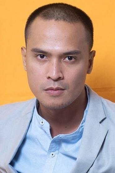 Chester Grecia backdrop