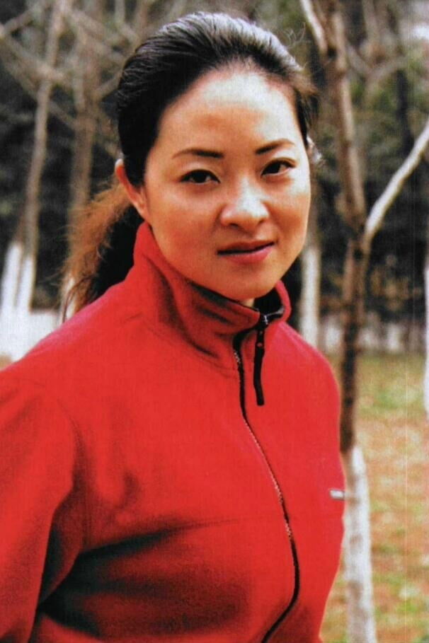 He Jianjuan backdrop