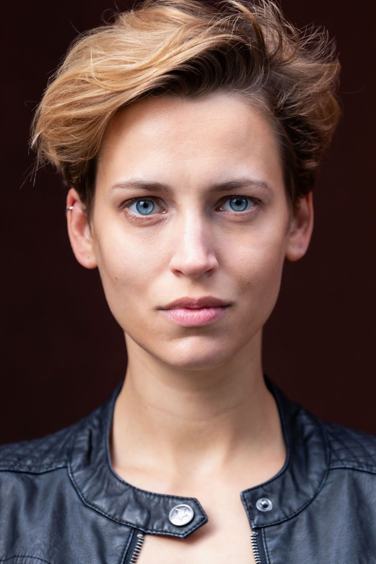 Barbër Elizabeta Byl backdrop