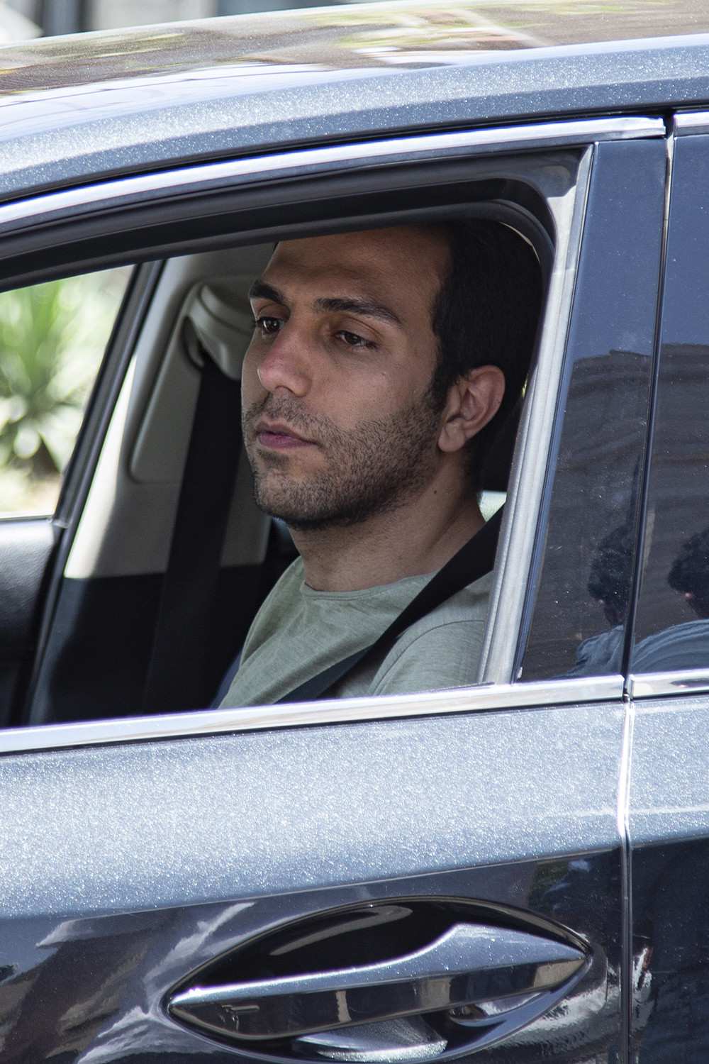 Farshad Akbari backdrop