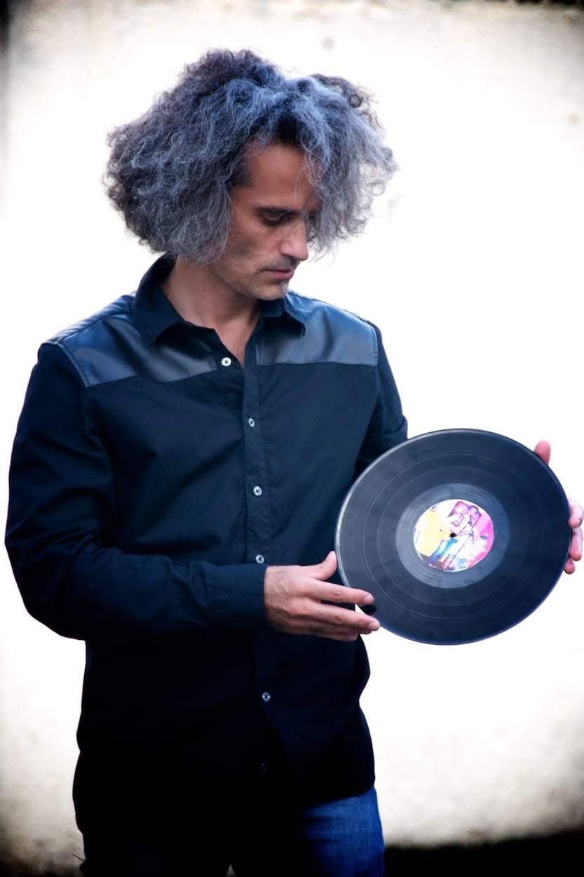 Renato Sampaio backdrop