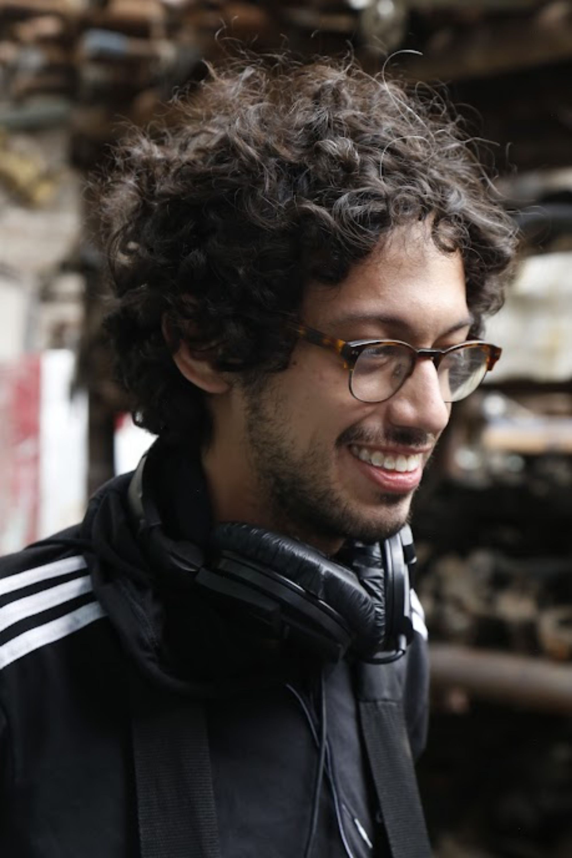 Sebastián de León backdrop