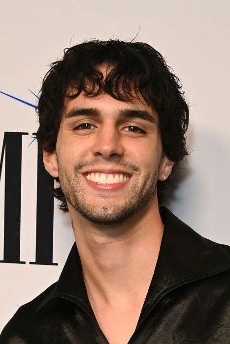 Stephen Sanchez backdrop