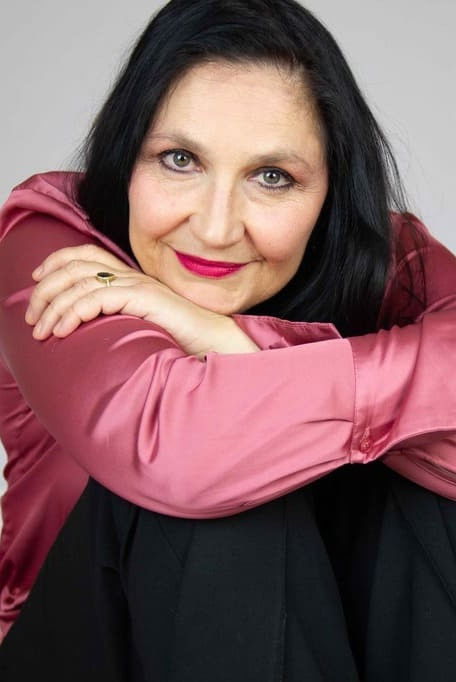 Susanna Gozzetti backdrop