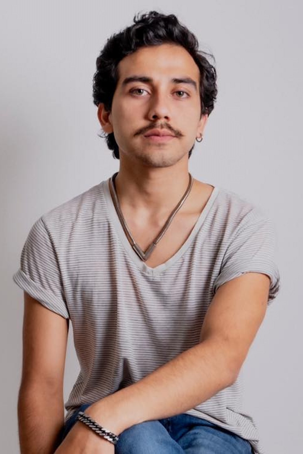 Aarón Mendoza backdrop