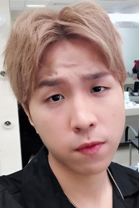 Daikon Huang Liang Jun backdrop