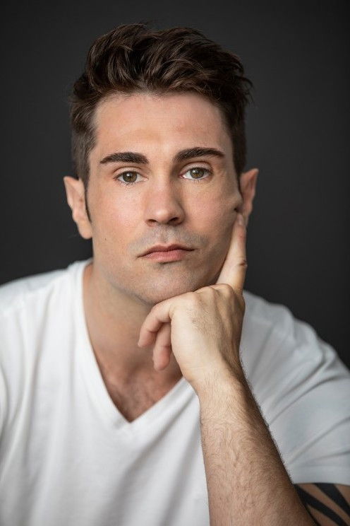 Guewen Saulnier backdrop