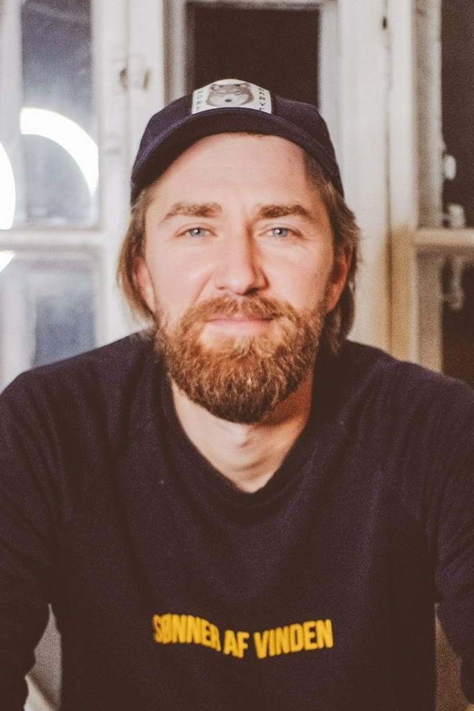 Anton Akimov backdrop