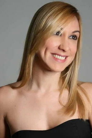 Maíra Góes backdrop