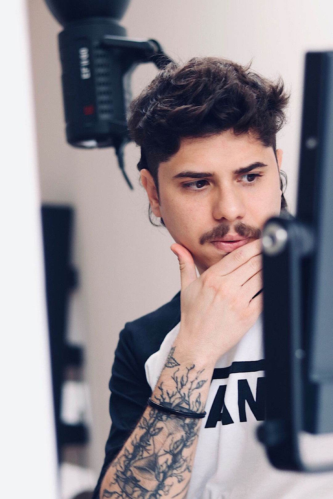 Gustavo Martimiano backdrop