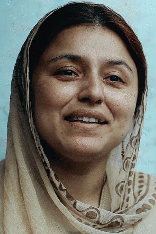 Romana Isar backdrop