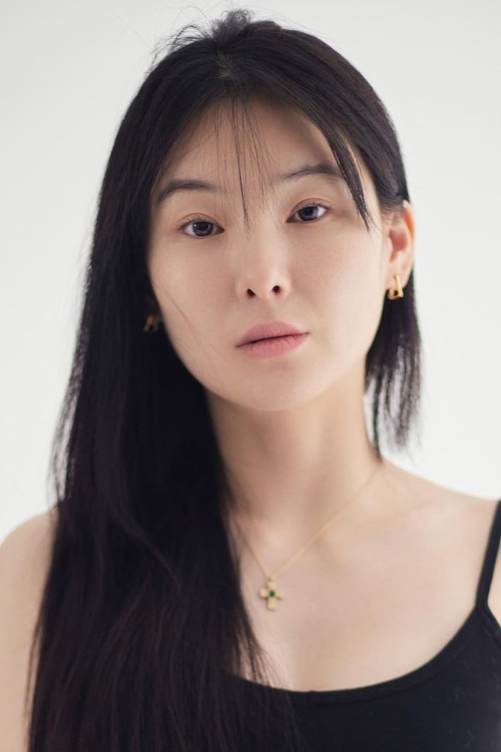 Ju In-young backdrop