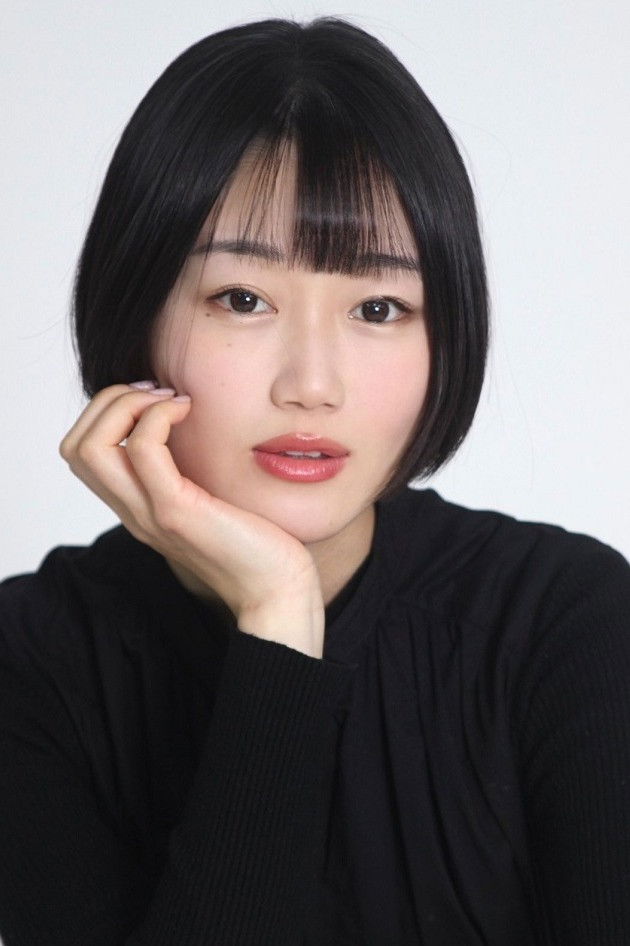 Tsugumi Sakurai backdrop