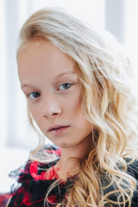 Riana Emma Balla backdrop