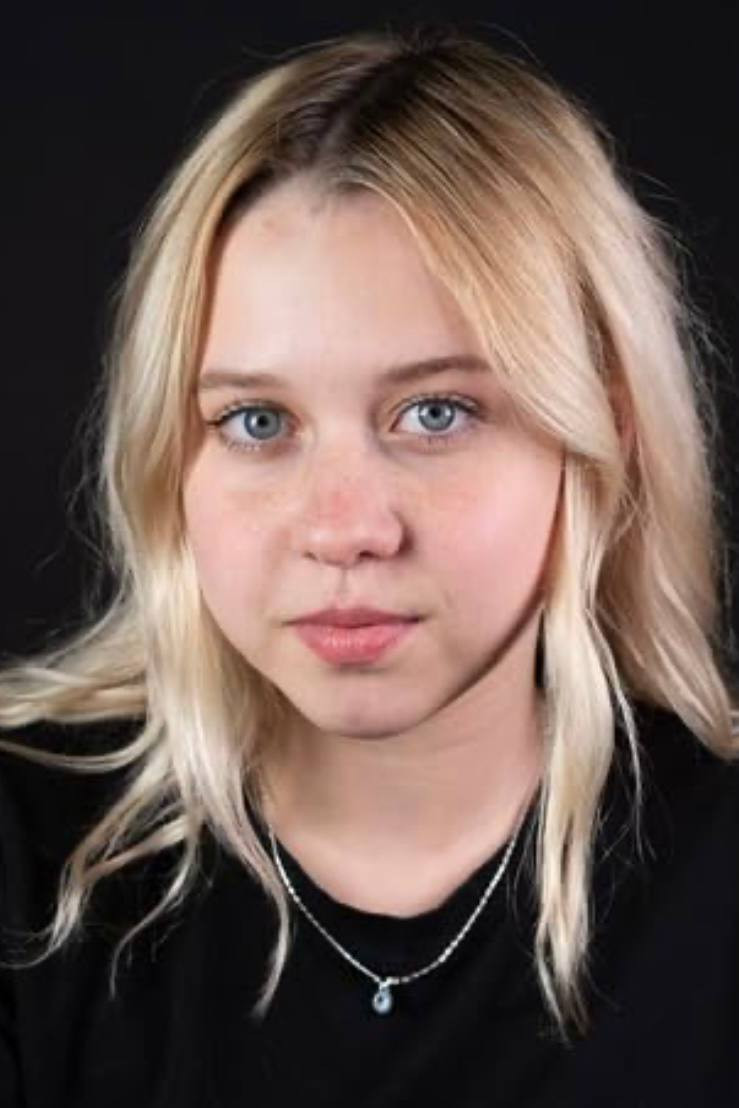 Daria Zhykharska backdrop