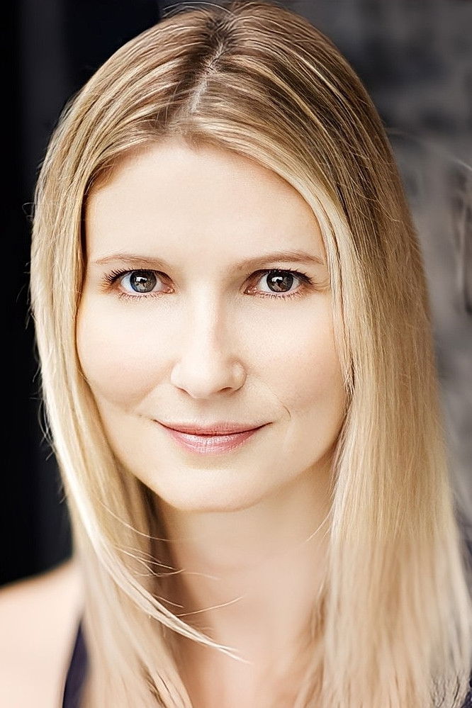 Heidi Cederburg backdrop