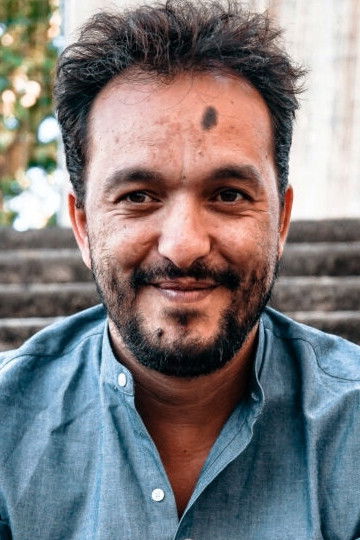 Malik Djoudi backdrop