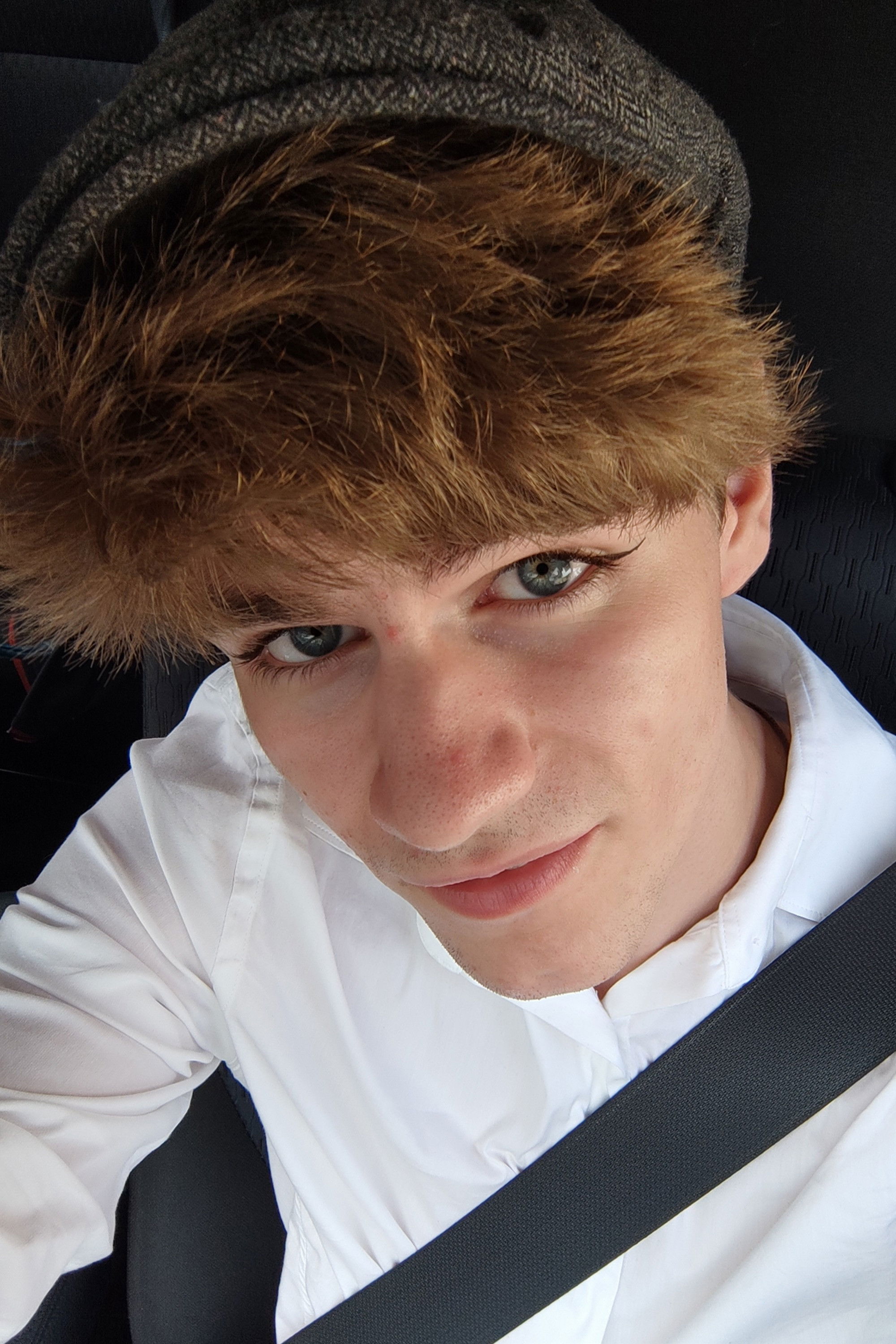 Ángel Medina backdrop