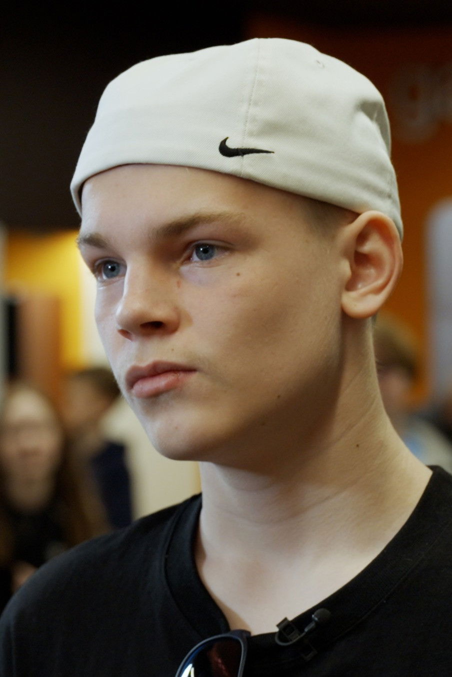 Derek Leheste backdrop