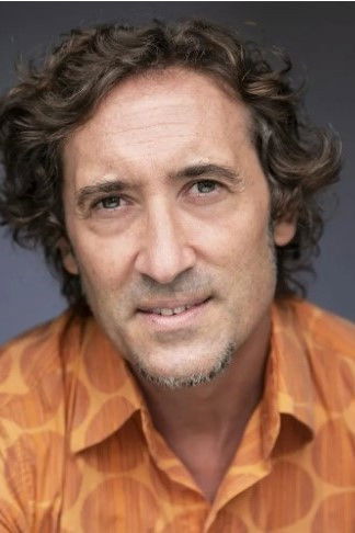 Daniel Fernandez backdrop