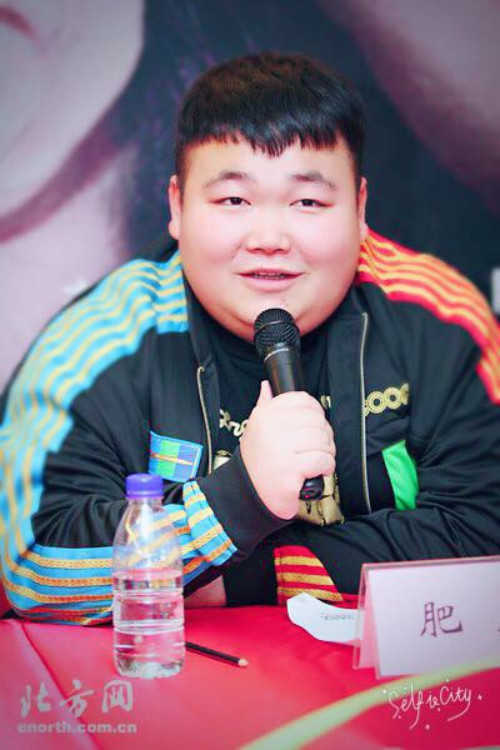 Helong Wang backdrop