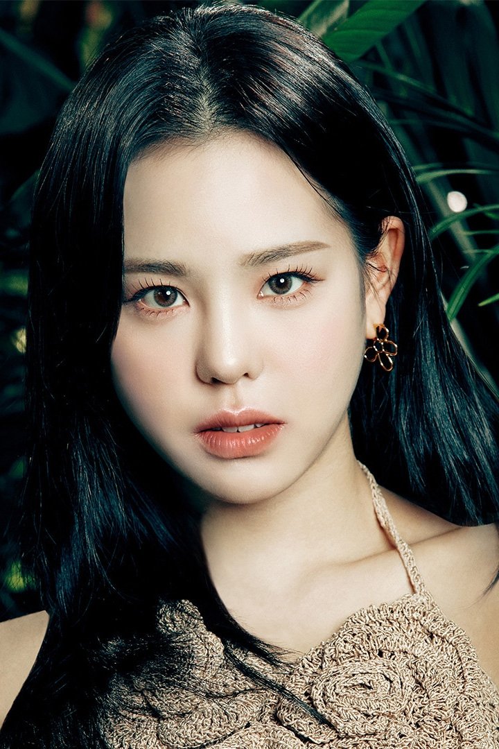 Mako Yamaguchi backdrop