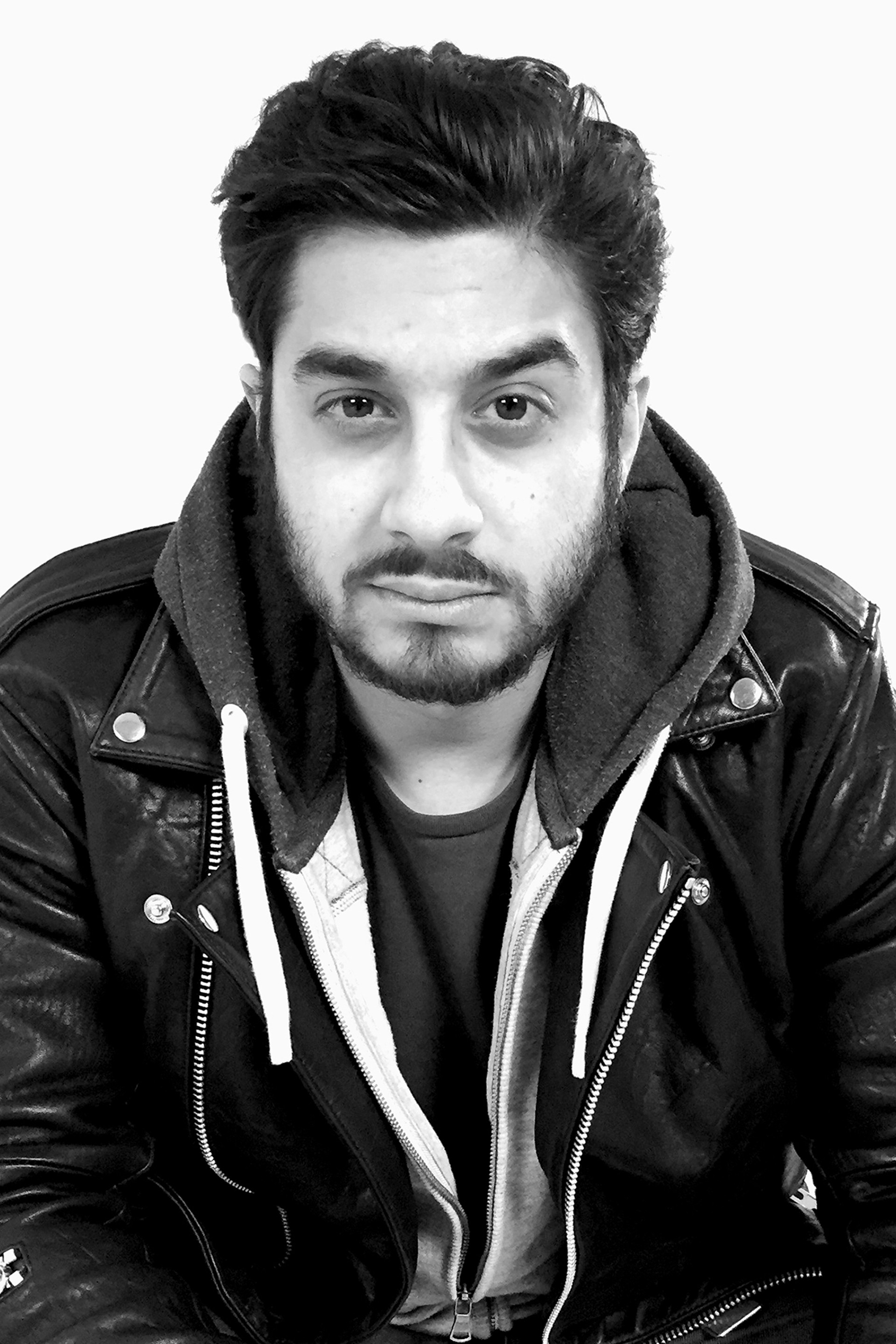 Bernardo Sena backdrop