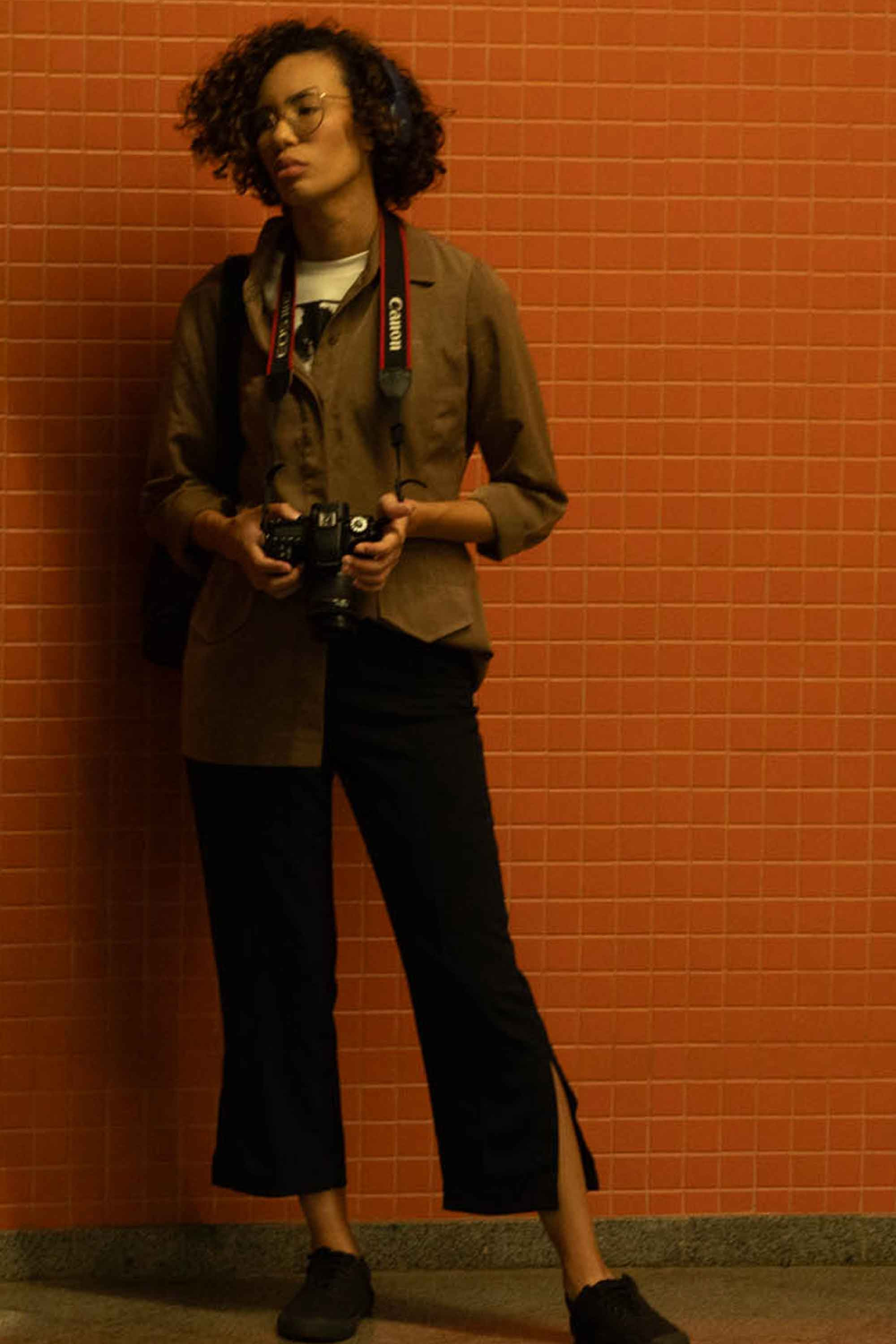 Isabella Fernandes backdrop