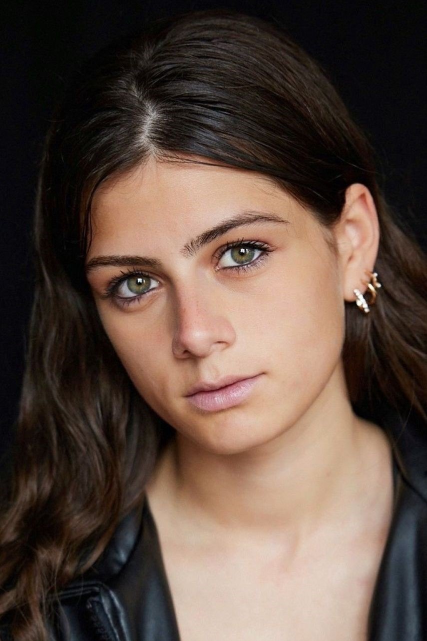 Derya Flechtner backdrop