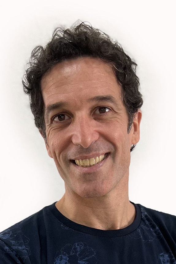 Maximiliano Rivas backdrop