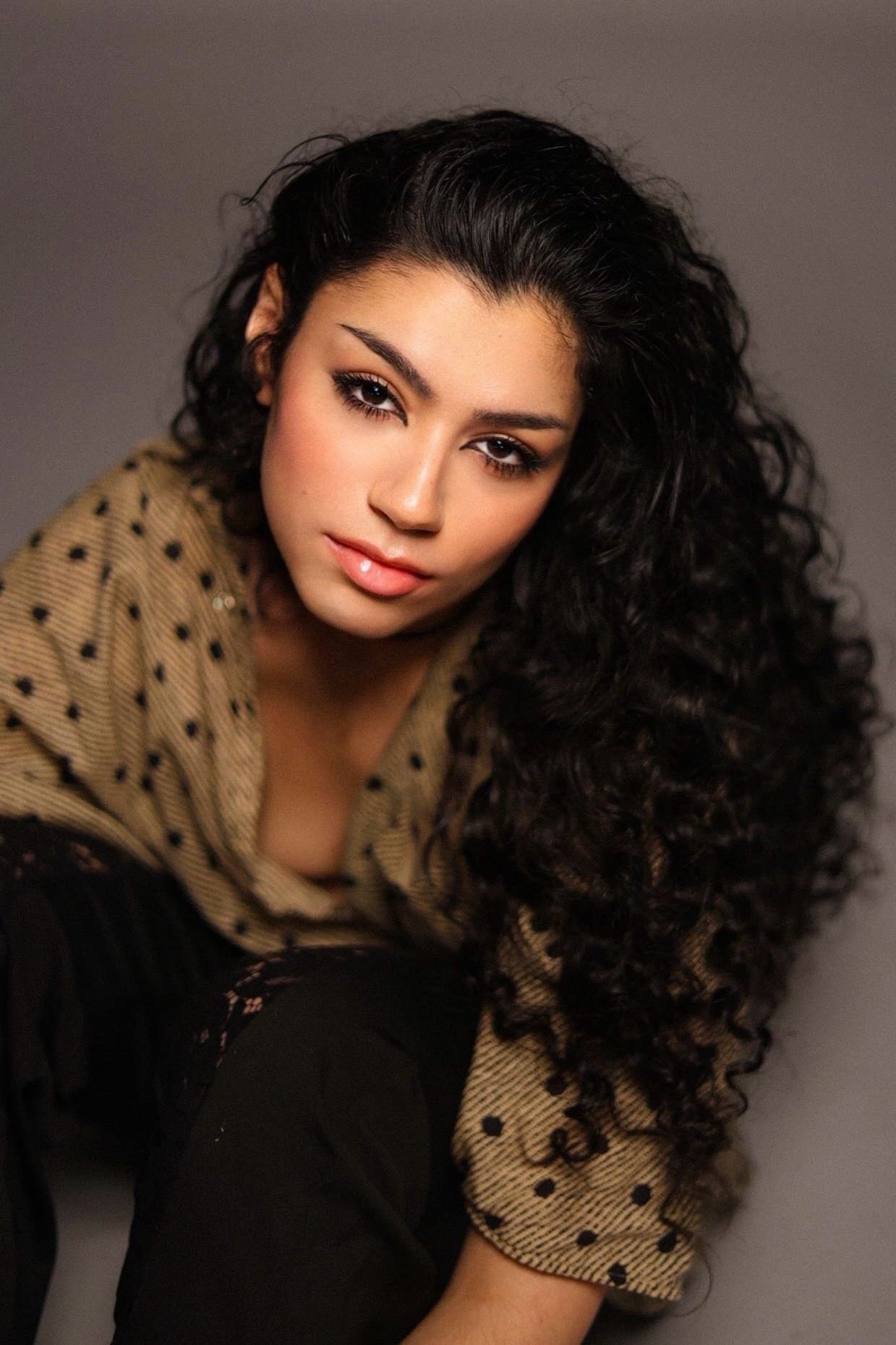 Reine Faiad backdrop