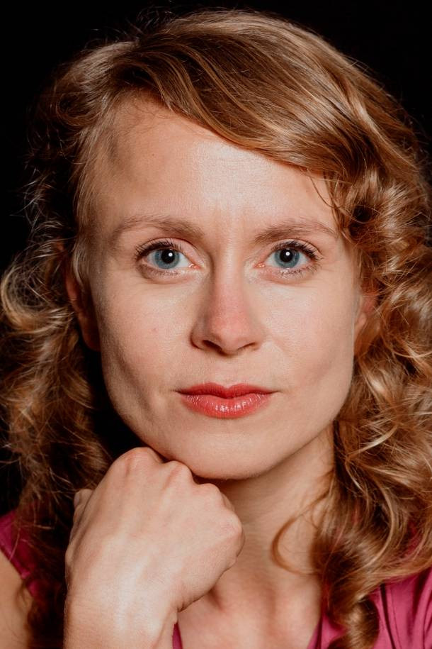 Anna Kurikka backdrop