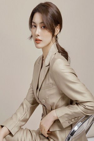 Ziling Huang backdrop