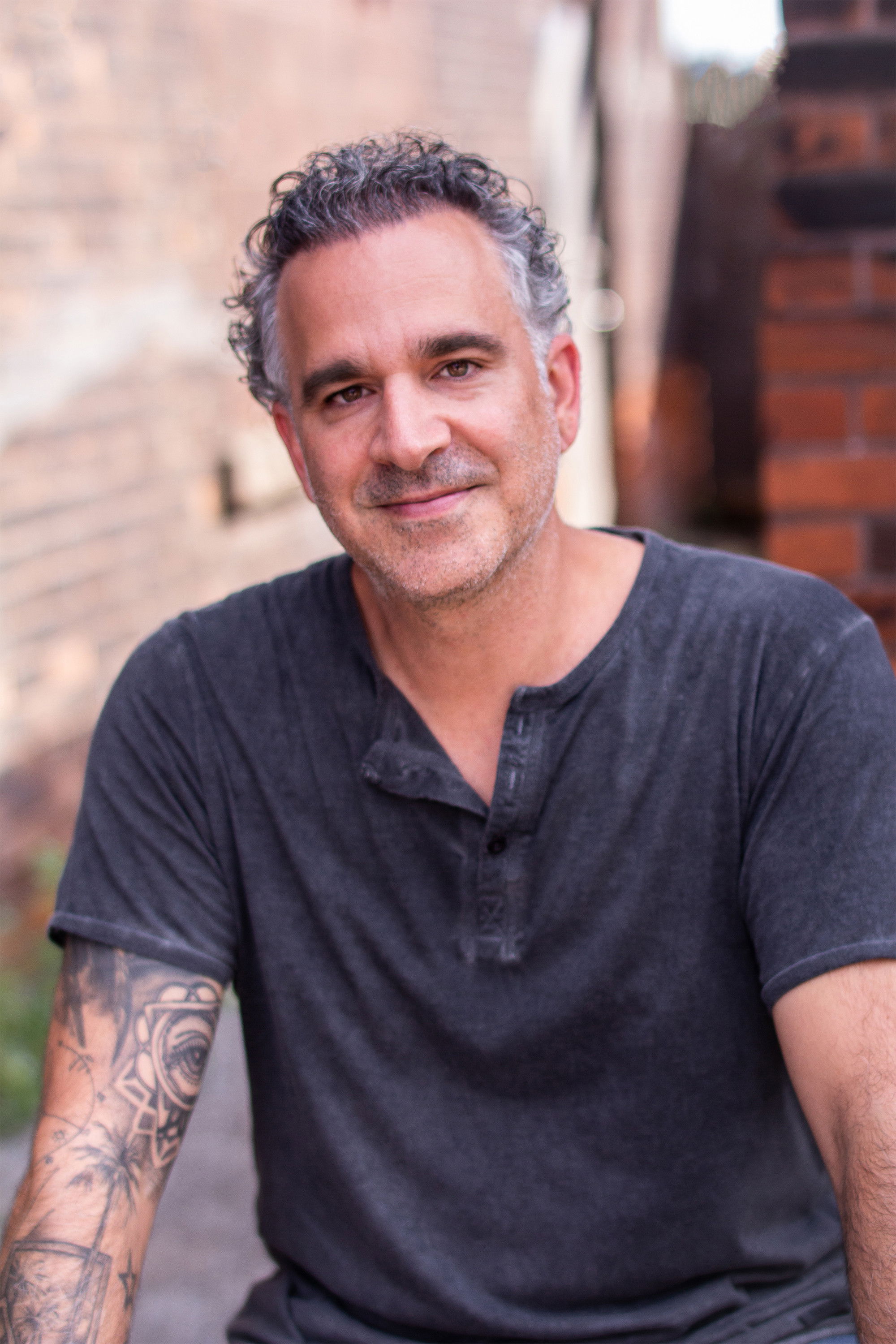 Louie La Vella backdrop