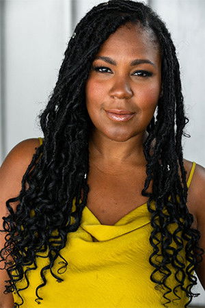 KiYonna Carr backdrop