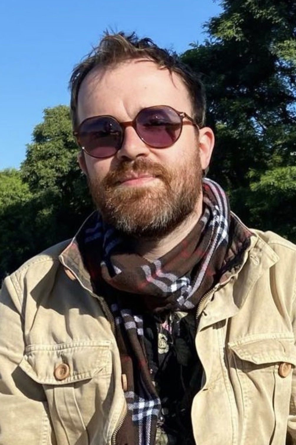 Leonardo Bora backdrop