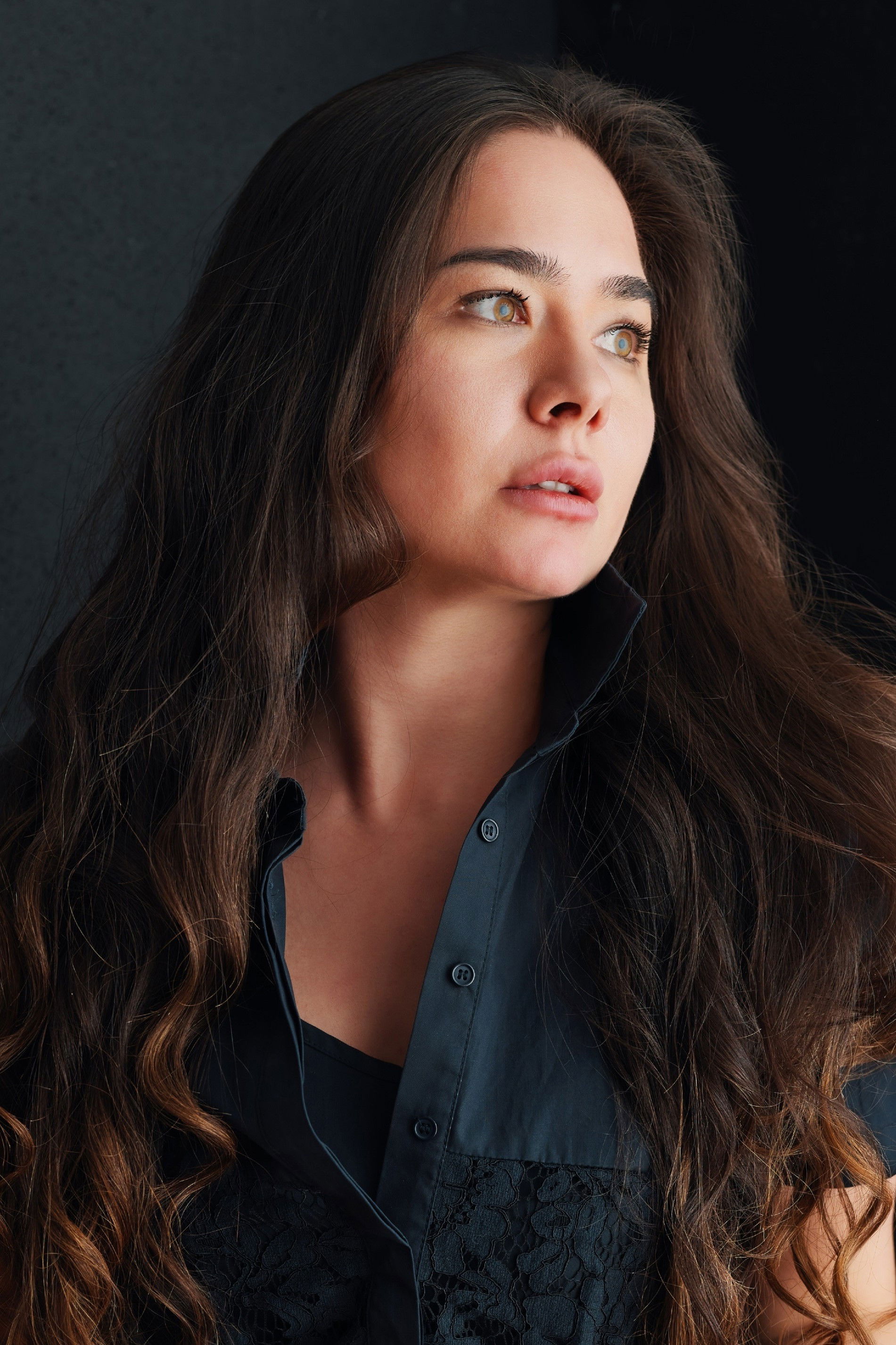 Filiz Karadagli backdrop