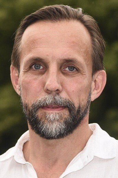 Gotthard Lange backdrop