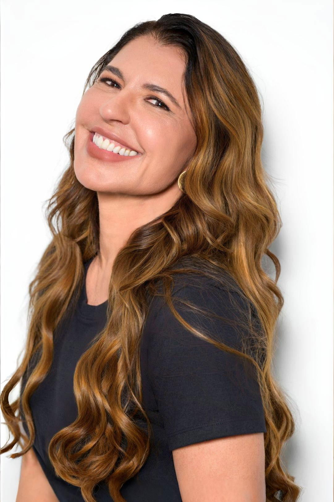 Alba Regina Tavares backdrop