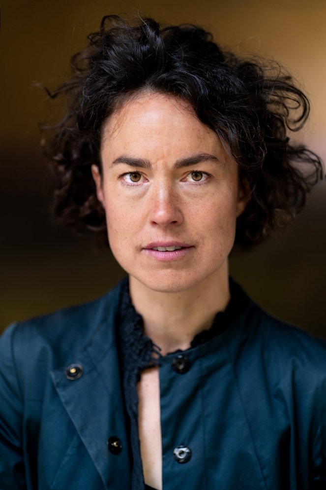 Amélie Miloy backdrop