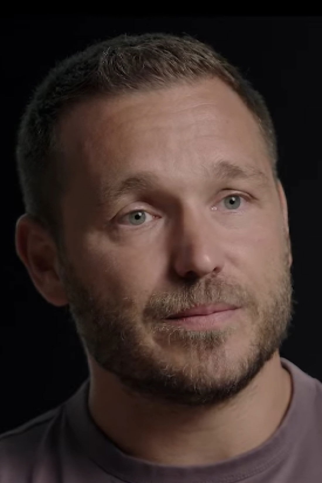 Víctor Tomás backdrop