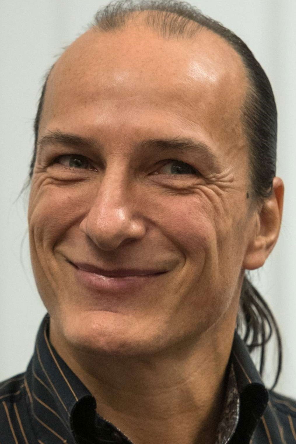 Peter Fitzek backdrop