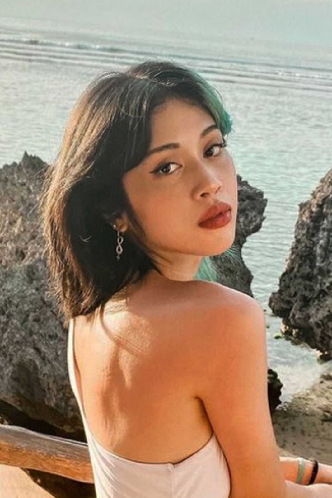 Larissa Aurelia backdrop