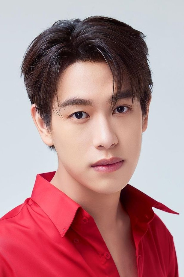 Pluem Thayotsatorn Waichaiya backdrop