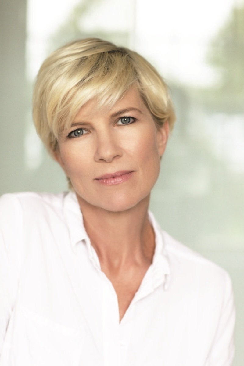 Alexandra Tydings backdrop