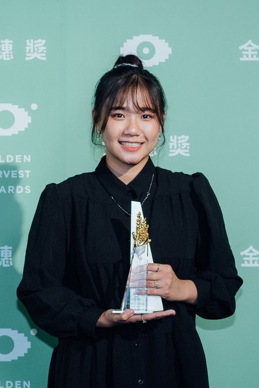 Yi-Ting Lin backdrop