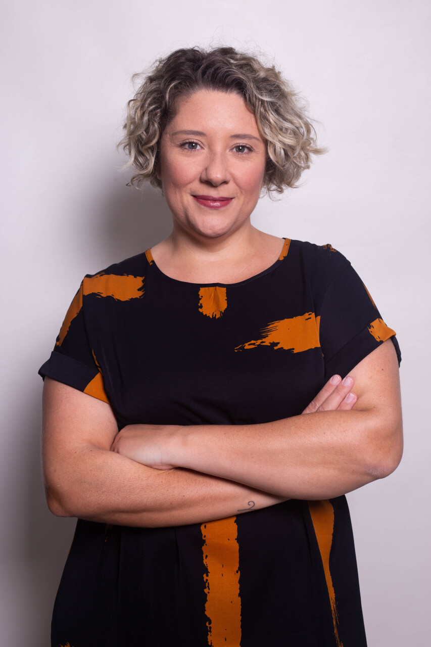 Jully Frediani backdrop