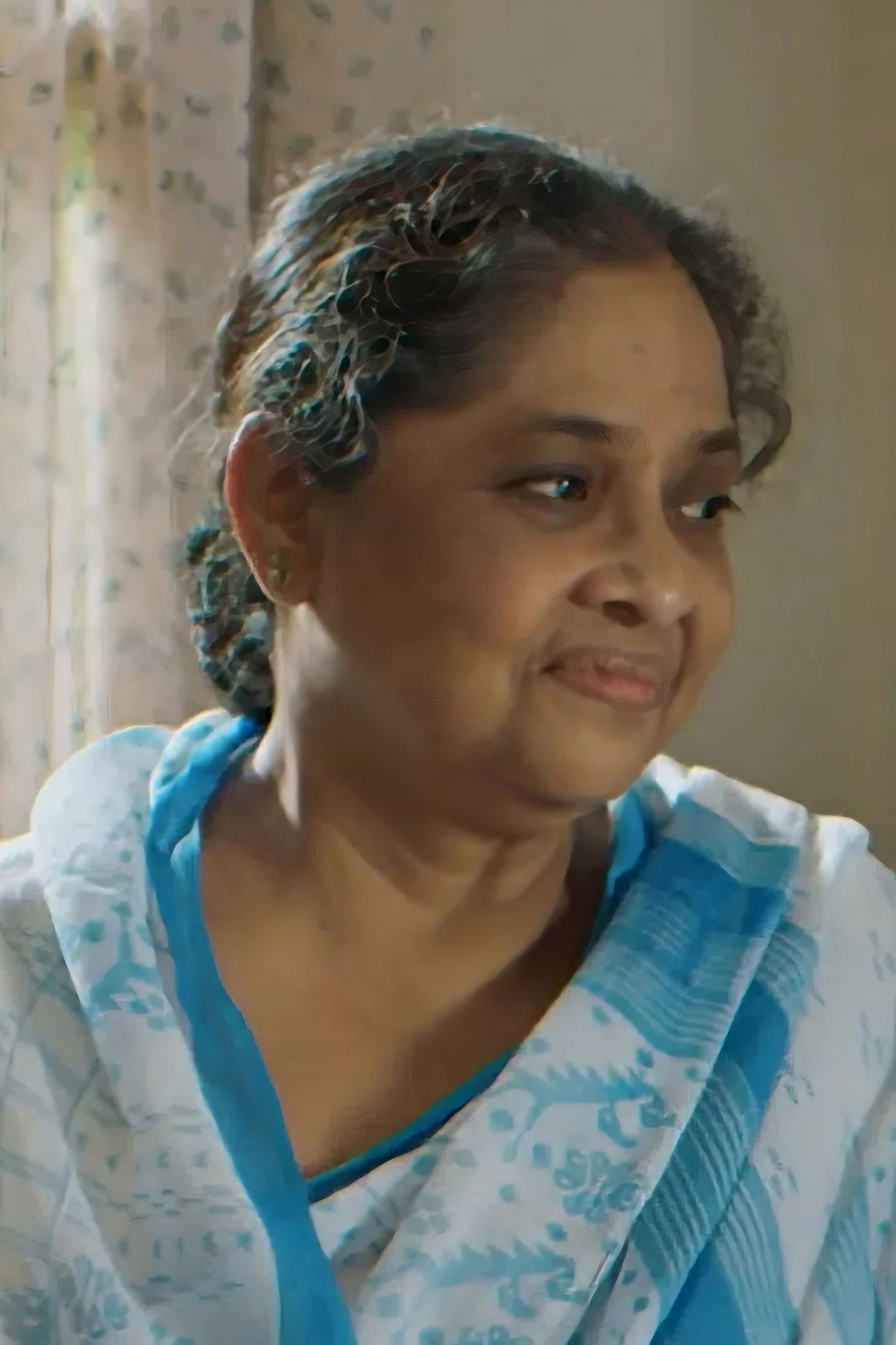 Tuntuni Hamid backdrop