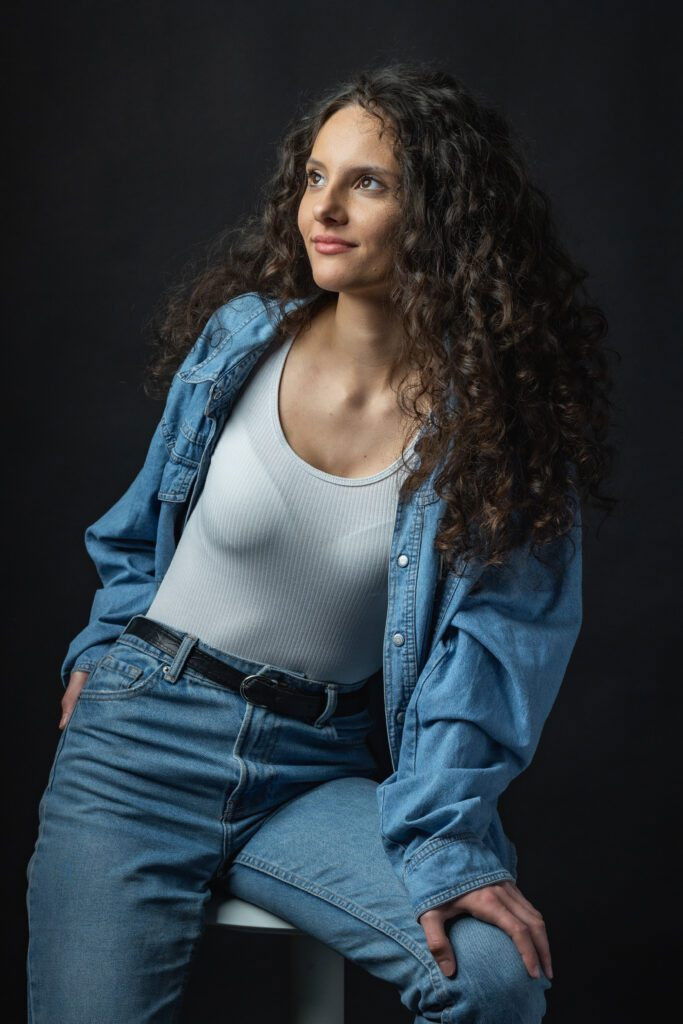 Anna Tabajdi backdrop